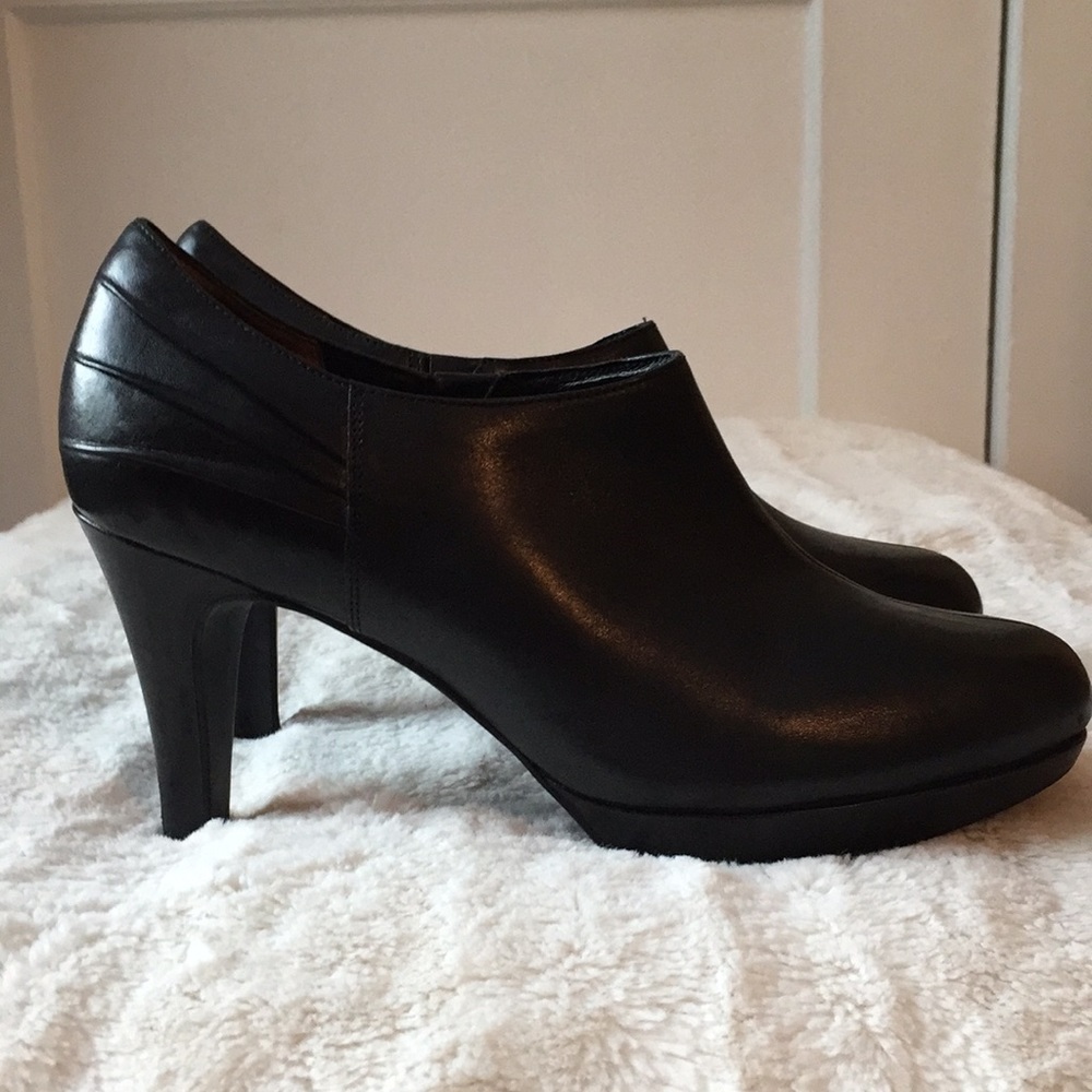 Clarks Leather Booties Sz 8 - Picture 2 of 5